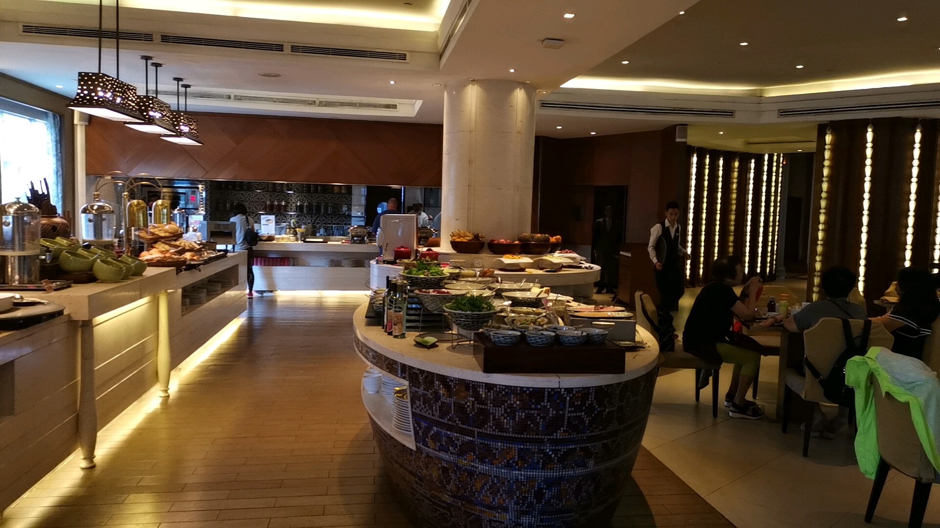 パークロイヤル ヤンゴン 朝食 クラブ プール ジム