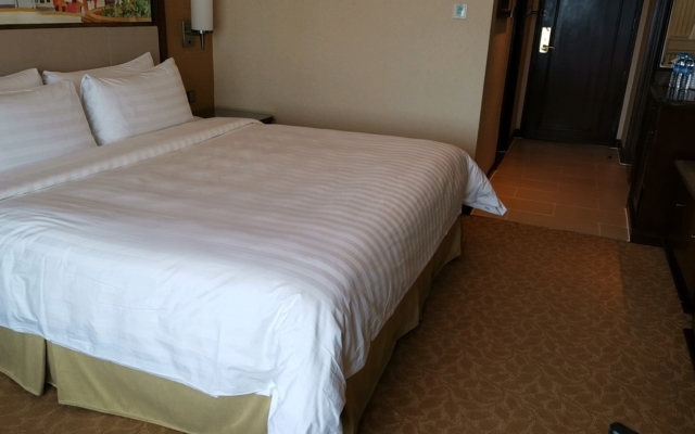 スーレーシャングリラホテルのベッド