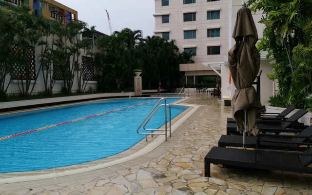 スーレーシャングリラホテルのプール