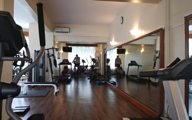 インヤレイクホテルジム