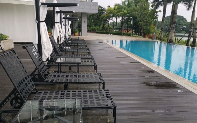 ロッテホテルヤンゴンプールサイド