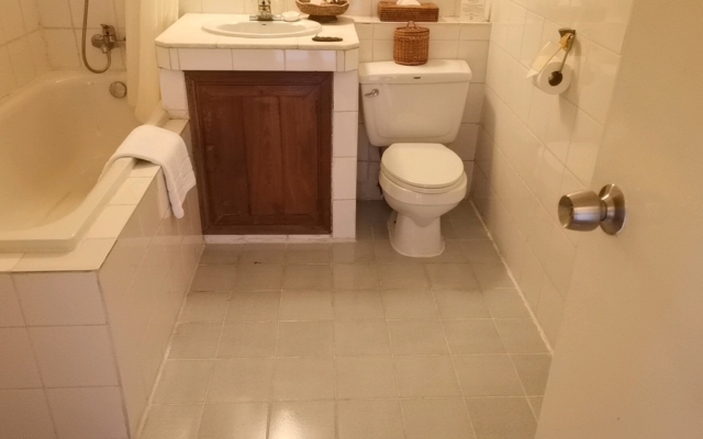 インヤレイクホテル浴室