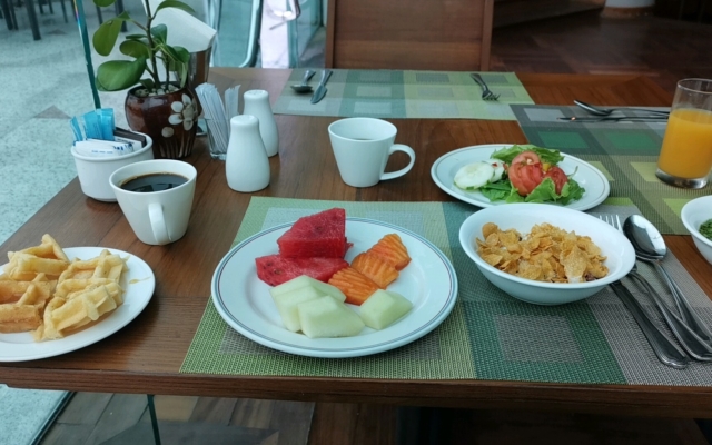 インヤレイクホテル朝食メニュー