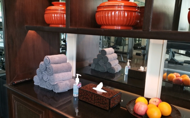 ジムに用意されたタオルやフルーツ