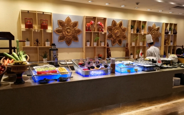 スーレーシャングリラホテルのビュッフェコーナー