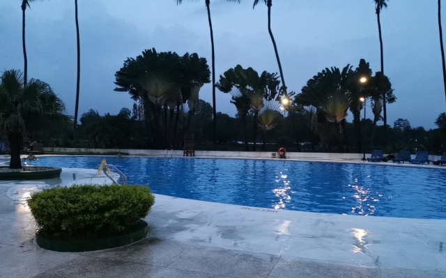 インヤレイクホテルプール