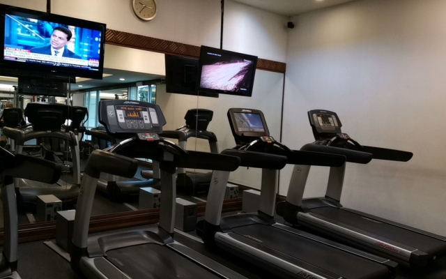 ジムのランニングマシン