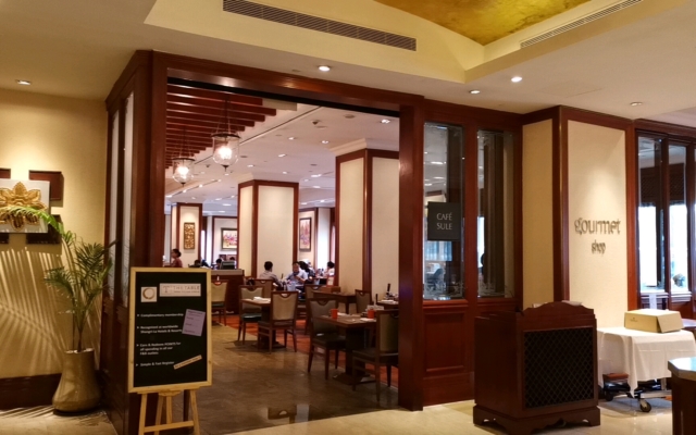 ホテルビュッフェ入り口