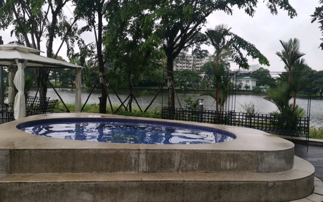 ロッテホテルヤンゴンの小プール