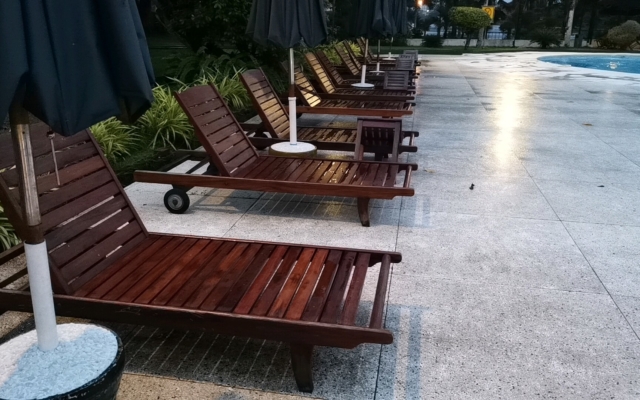 インヤレイクホテルプールサイド