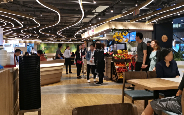 フードコート内部