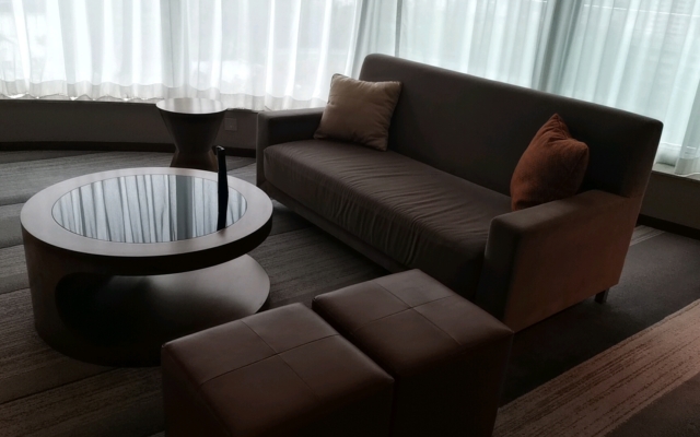 ロイヤルプラザホテル客室ソファ