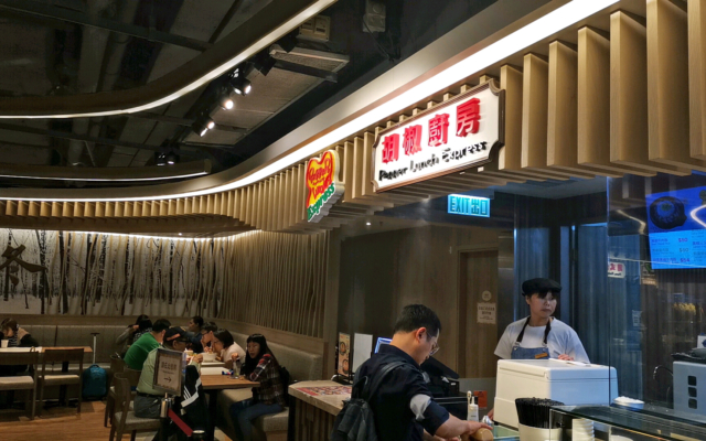 フードコート内レストラン