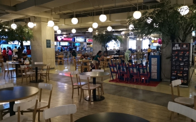 フードコート内部