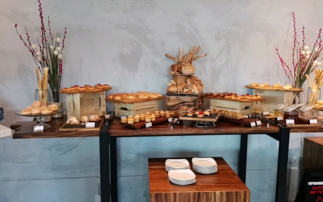 朝食のパンコーナー