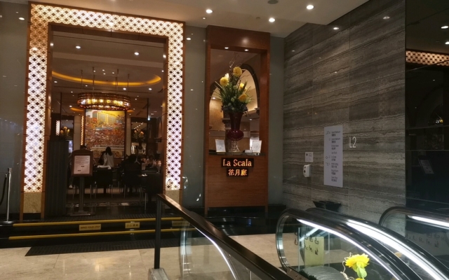 中華レストラン入り口