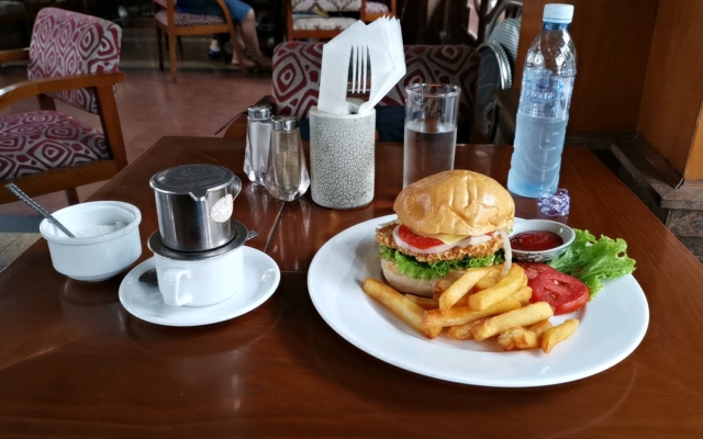 コーヒーとハンバーガー